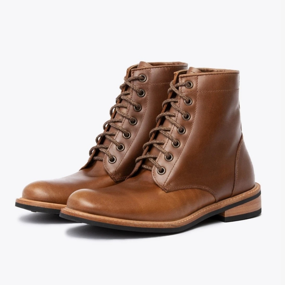 Nisolo Amalia All Weather Boots in Brown. Size 8